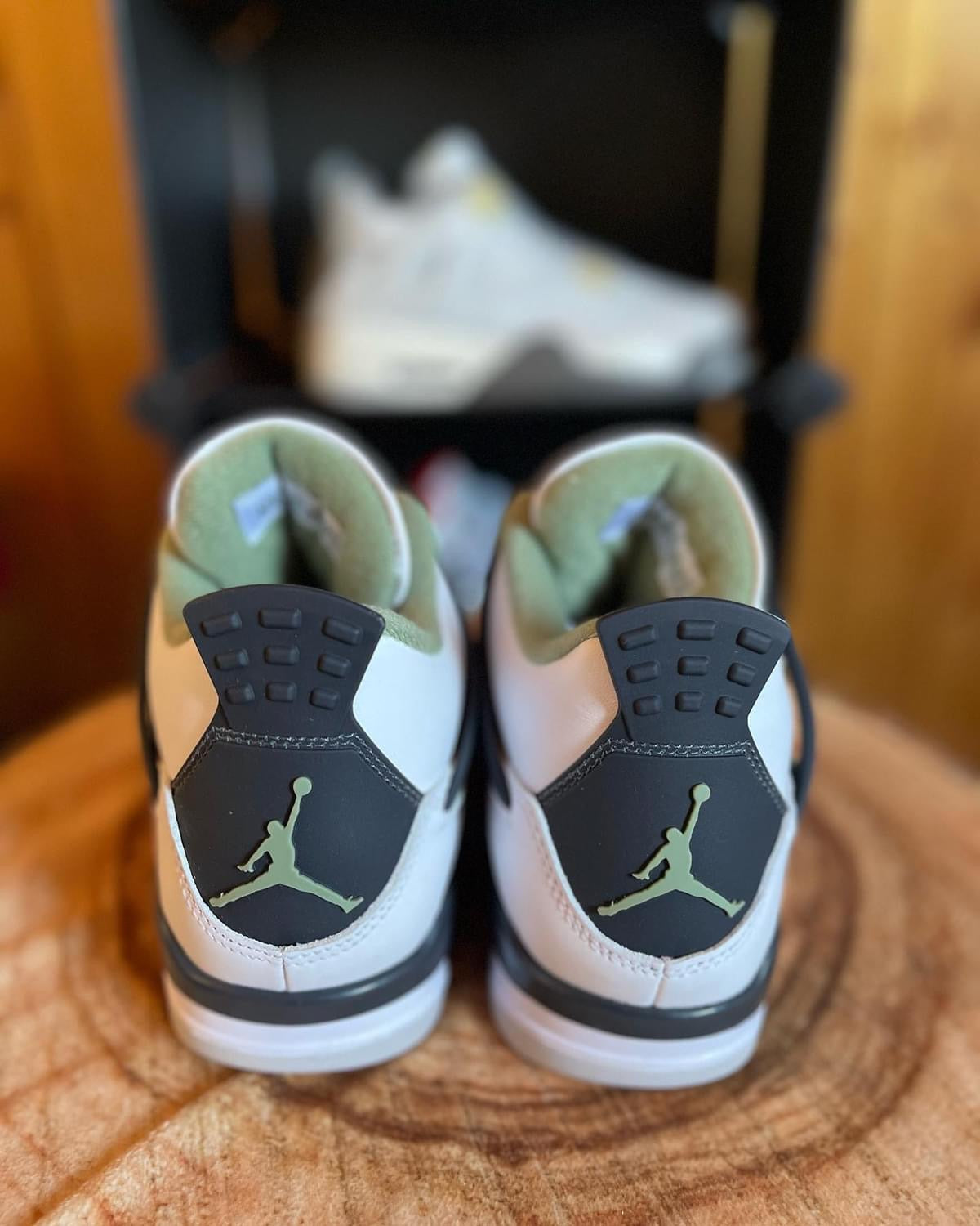 Jordan 4 Seafoam