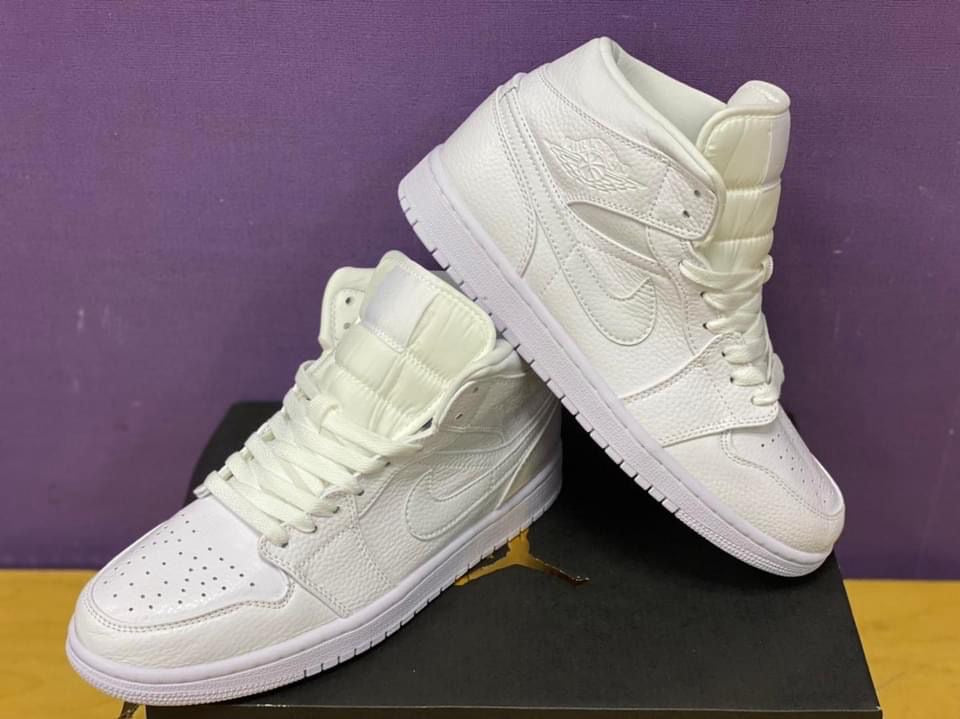 Jordan 1 Mid Triple white