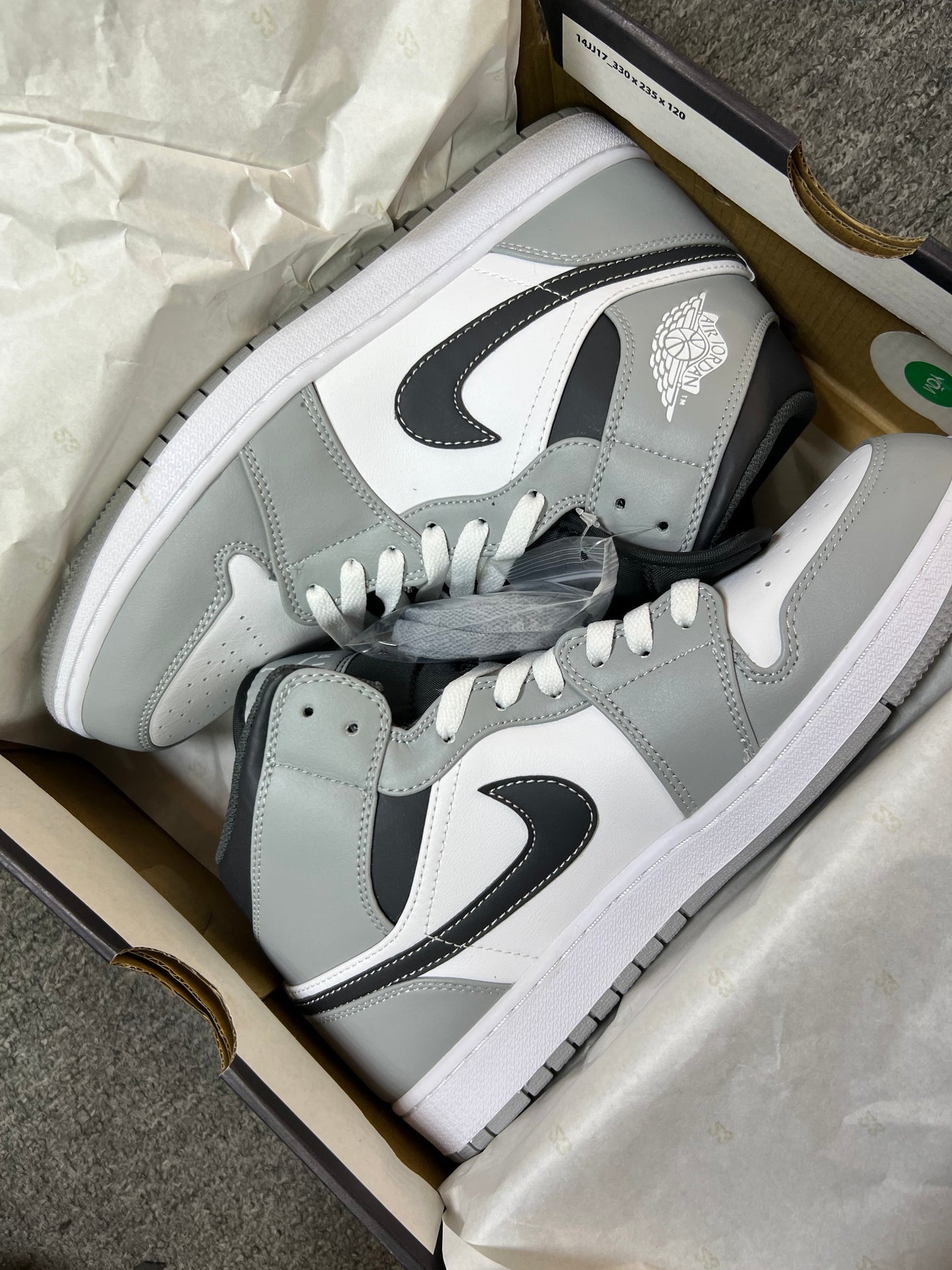 Jordan 1 Mid Light Smoke Grey