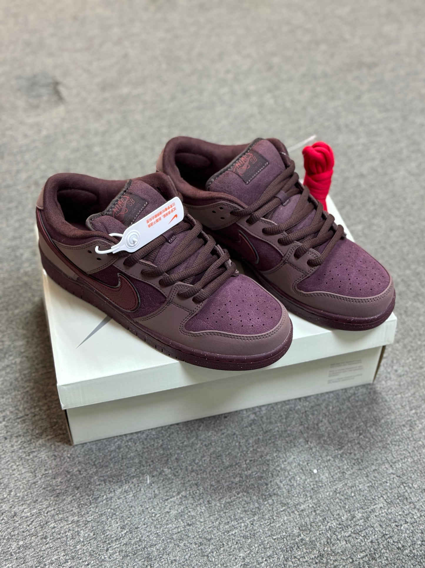 SB Dunk Low Burgundy Crush