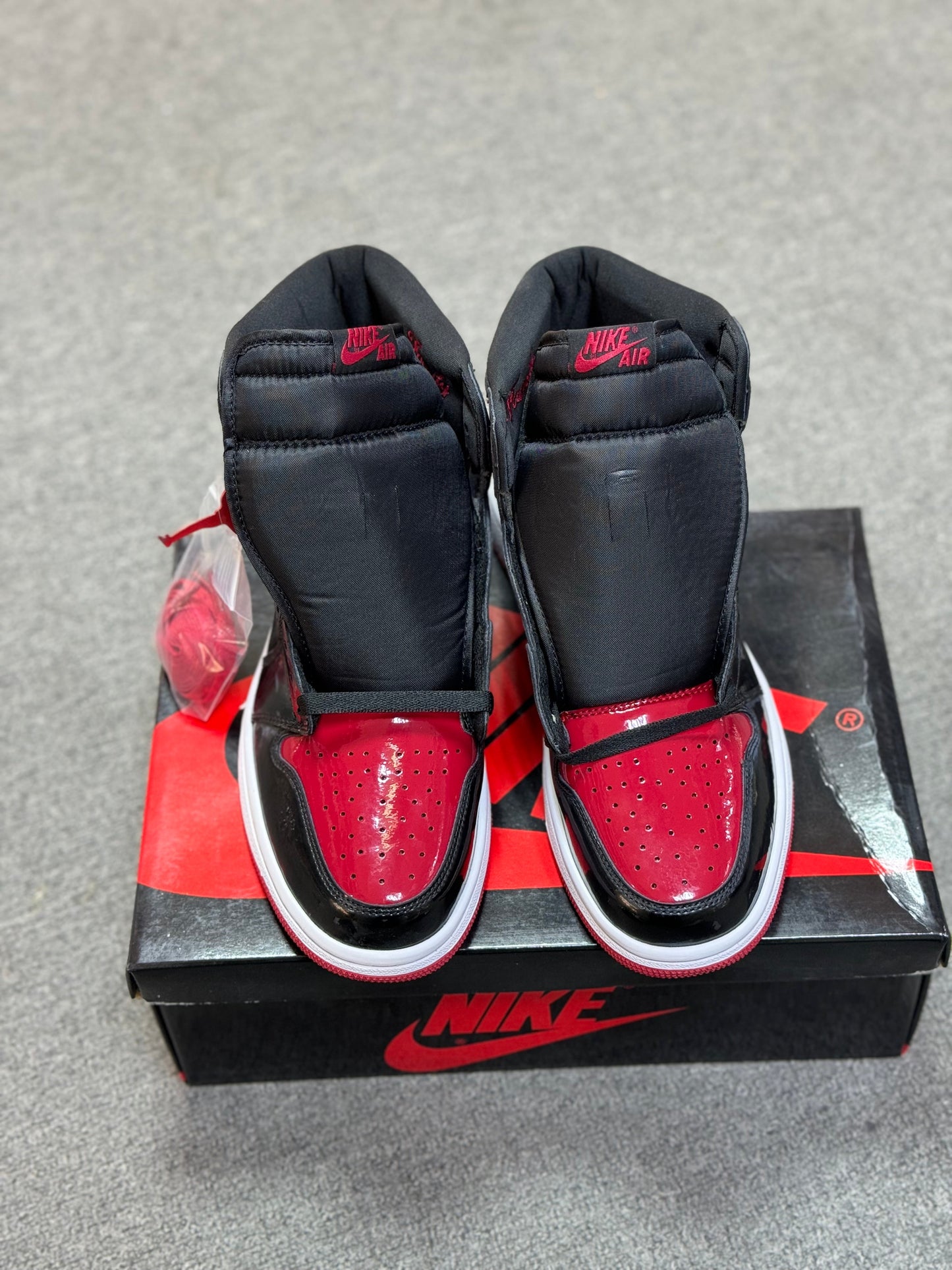 JORDAN 1 HIGH OG PATENT BRED