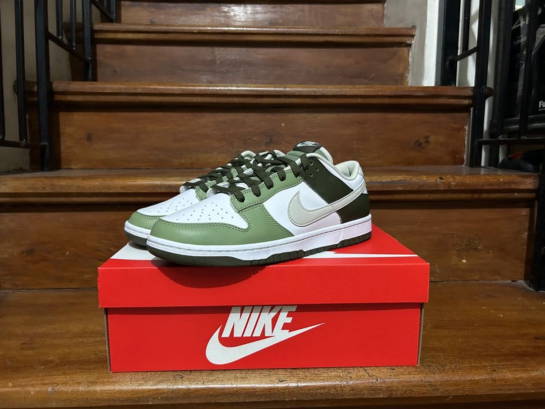 SB DUNK LOW “Oil Green”