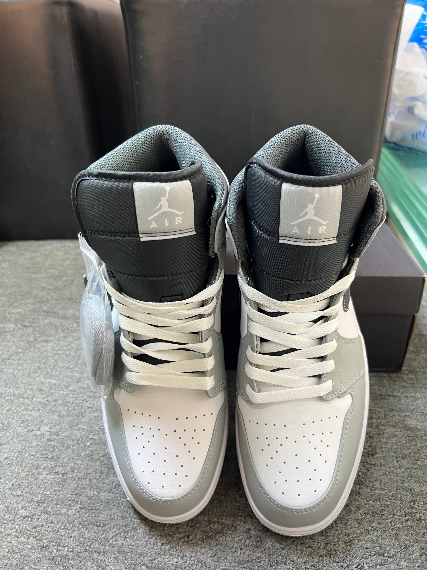 Jordan 1 Mid Light Smoke Grey