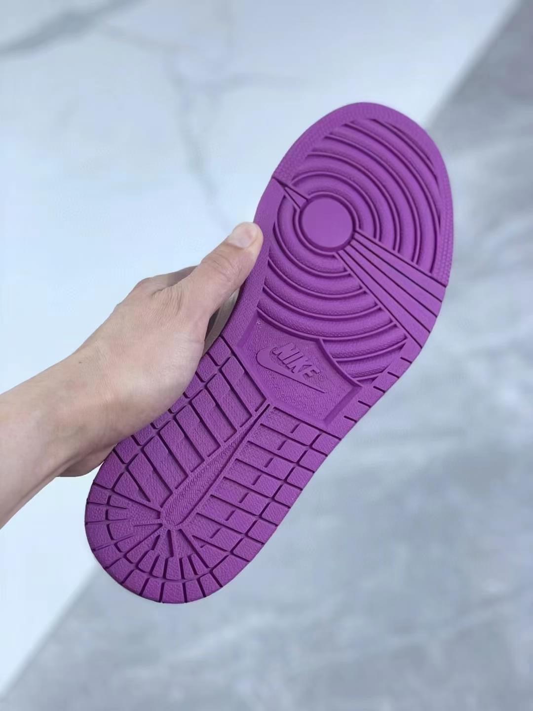 Jordan 1 Mid Magenta