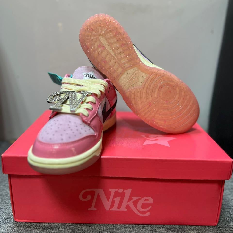 SB Dunk Low LX Barbie