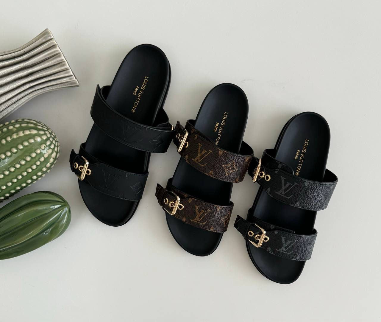 LOUIS VUITTON Female Slippers