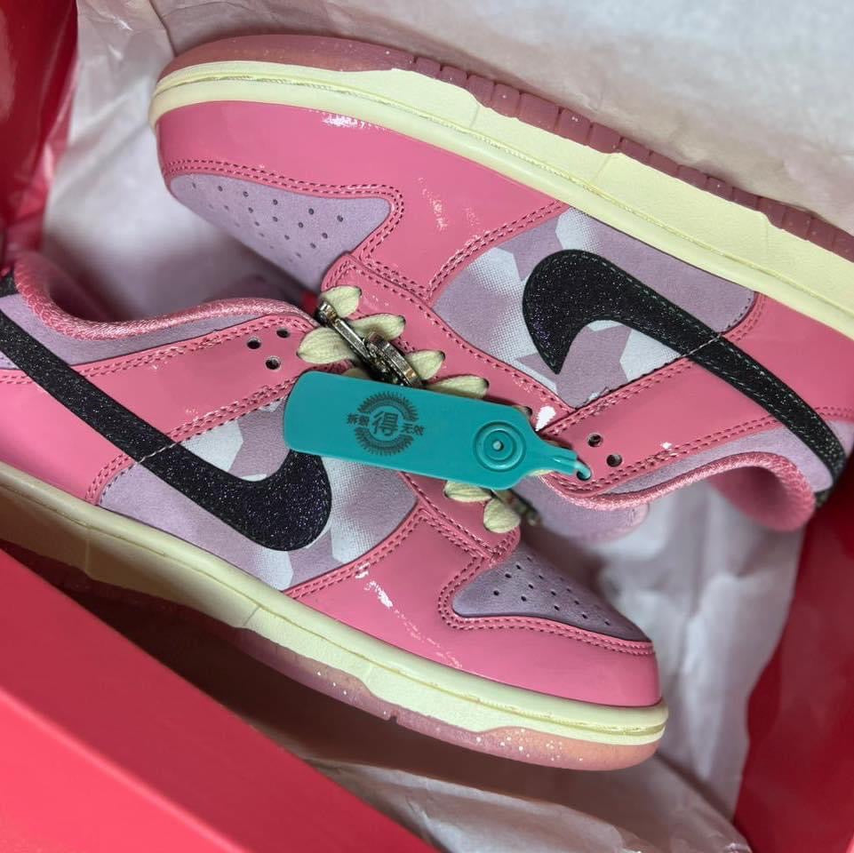 SB Dunk Low LX Barbie