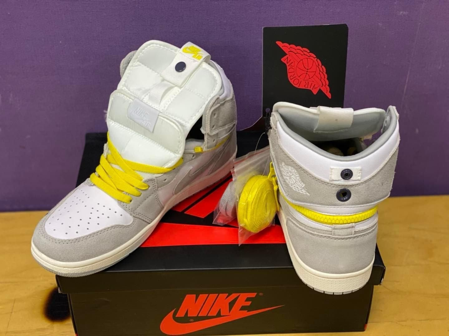 Jordan 1 High switch light