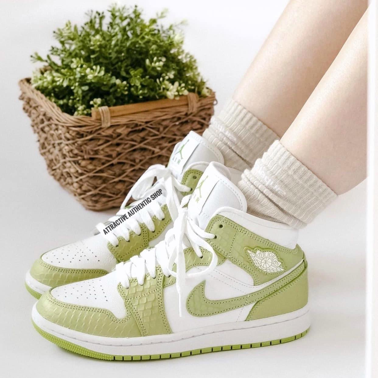 Jordan 1 Mid Green Python
