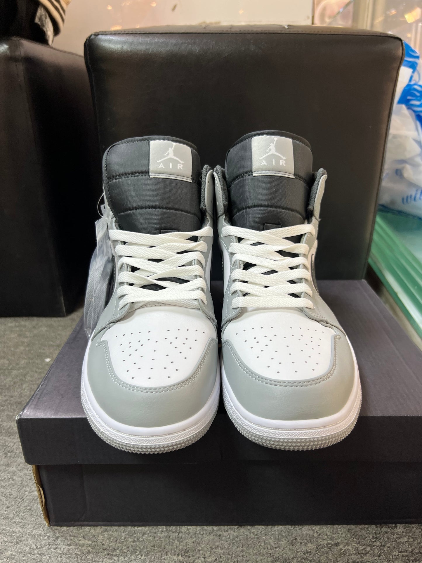 Jordan 1 Mid Light Smoke Grey