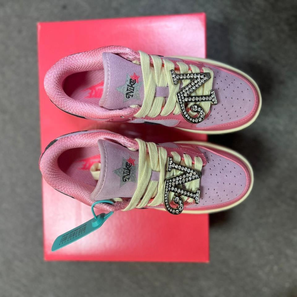 SB Dunk Low LX Barbie