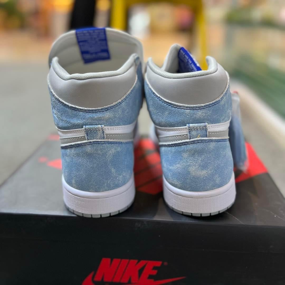 Jordan 1 High Hyper Royal