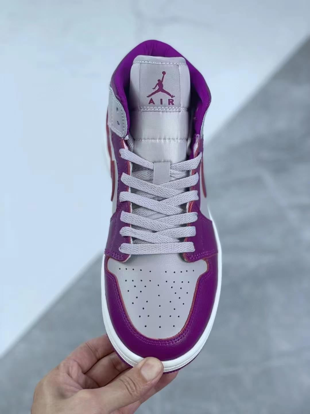 Jordan 1 Mid Magenta
