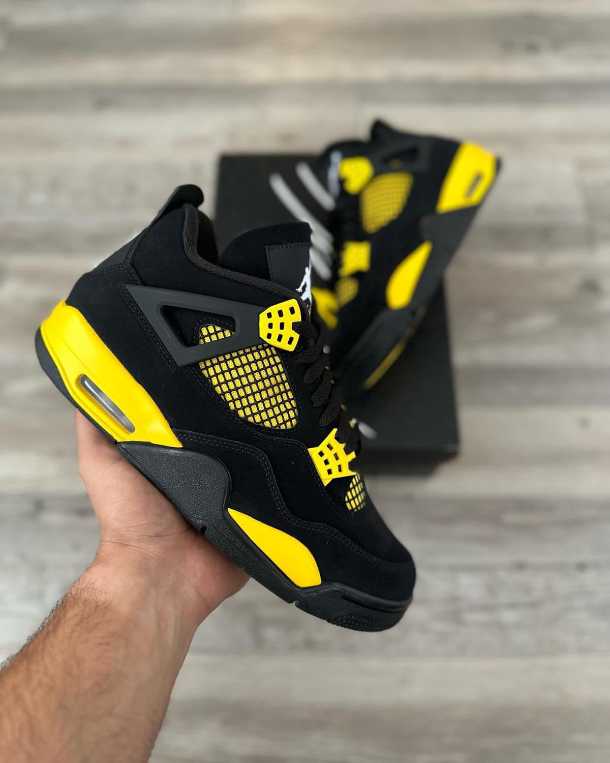 Jordan 4 Retro Thunder 2023