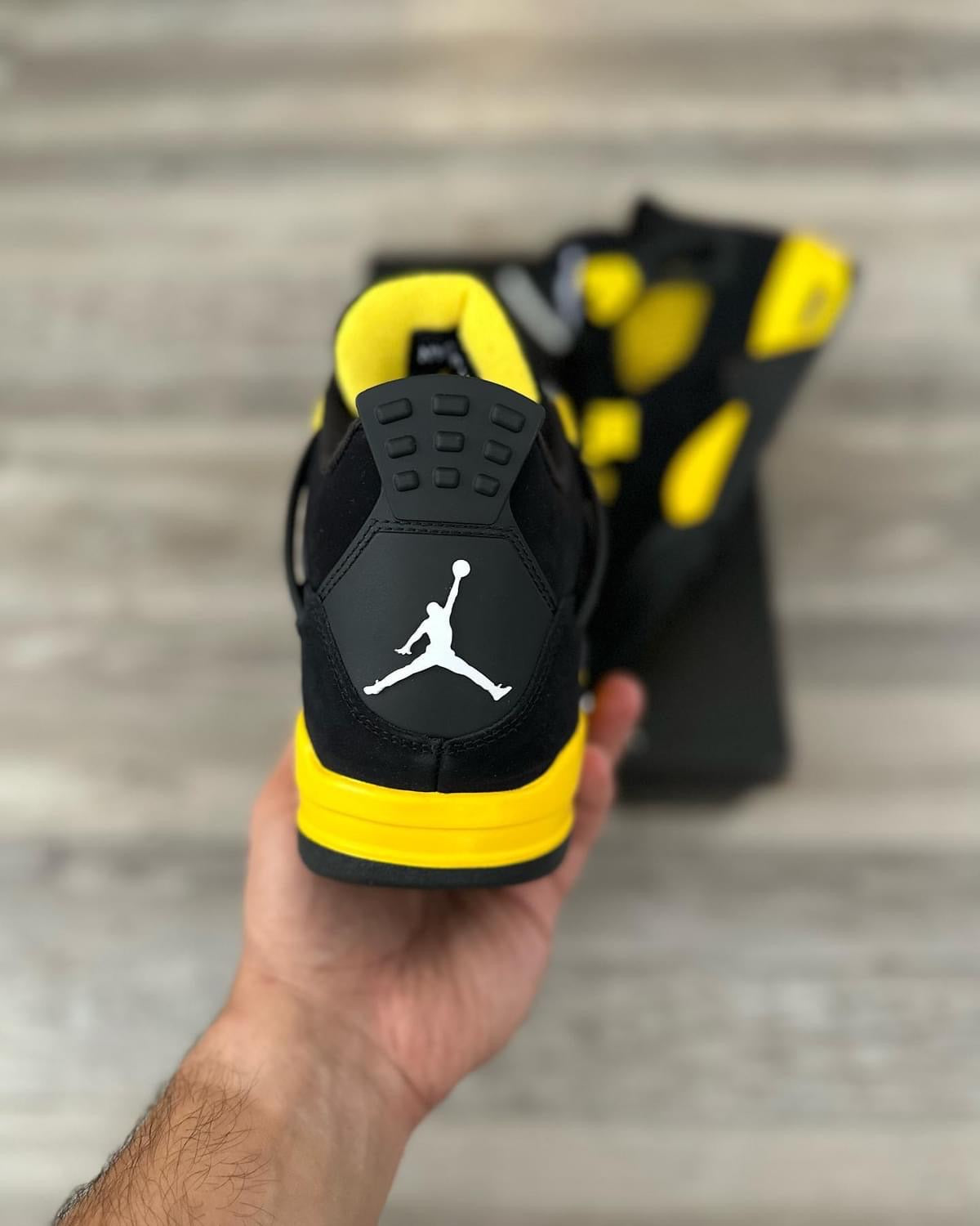 Jordan 4 Retro Thunder 2023