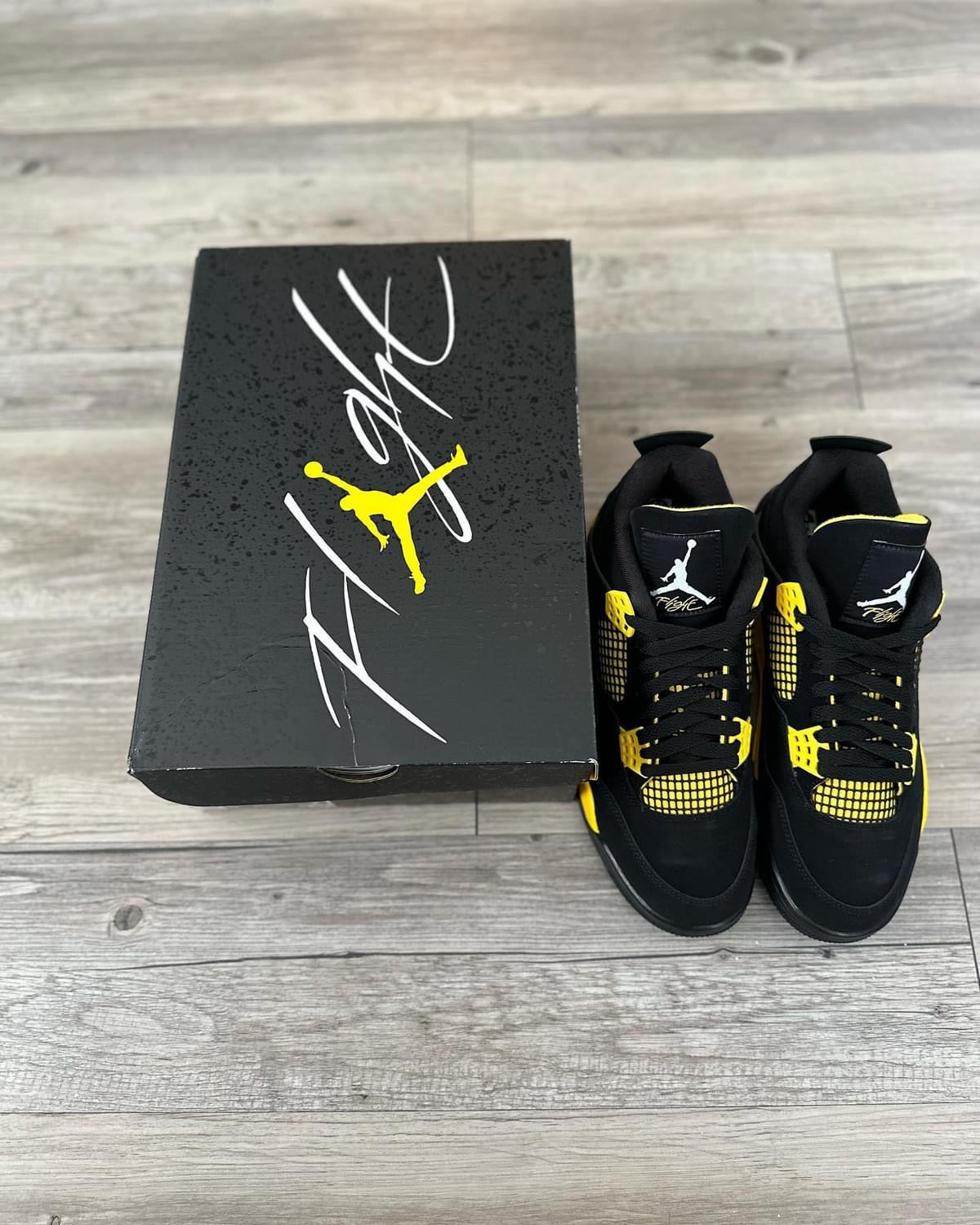 Jordan 4 Retro Thunder 2023