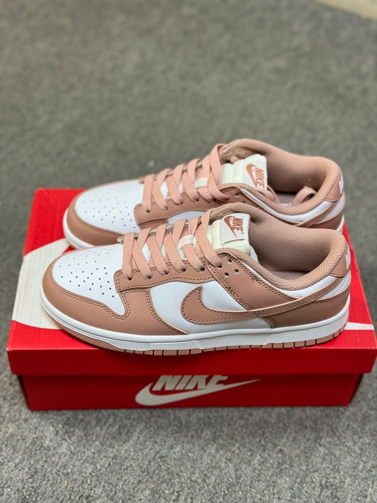 SB Dunk Low Rose Whisper