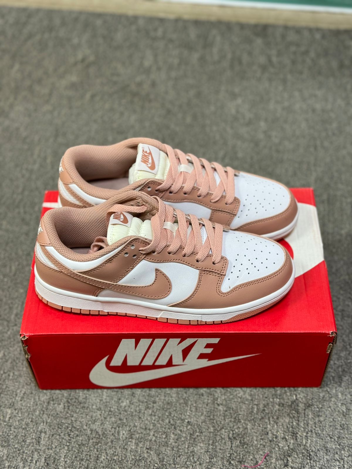 SB Dunk Low Rose Whisper