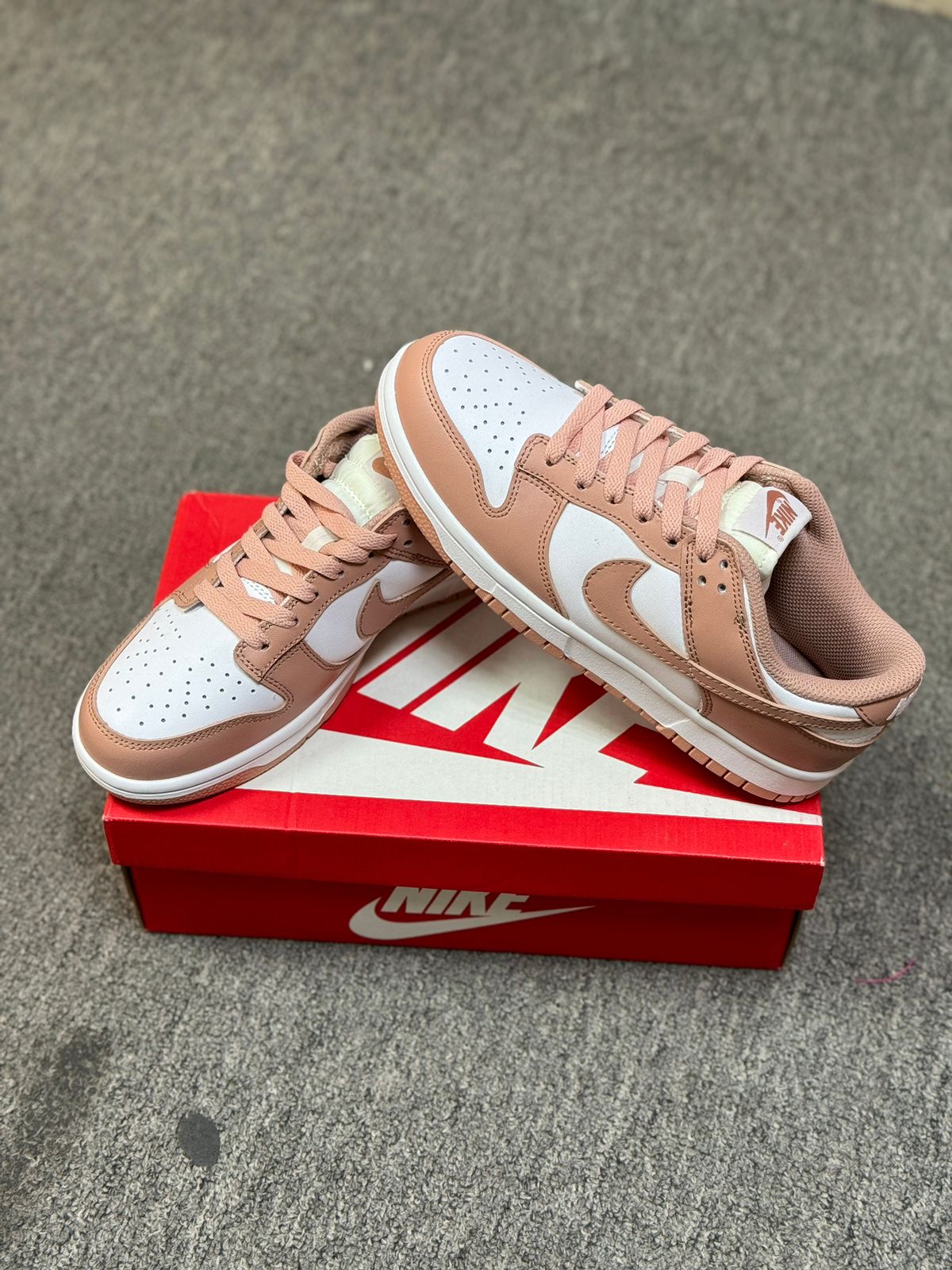 SB Dunk Low Rose Whisper